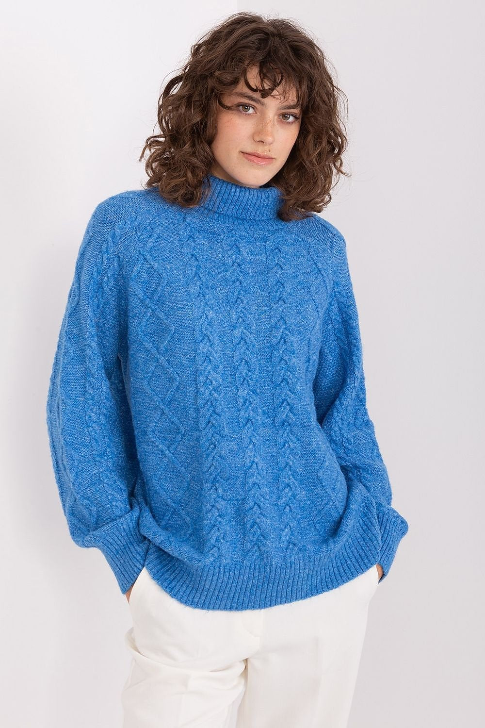 Elevate Your Wardrobe with Our Women’s Plaid Turtleneck Sweater – The Perfect Blend of Casual Comfort and Timeless Elegance