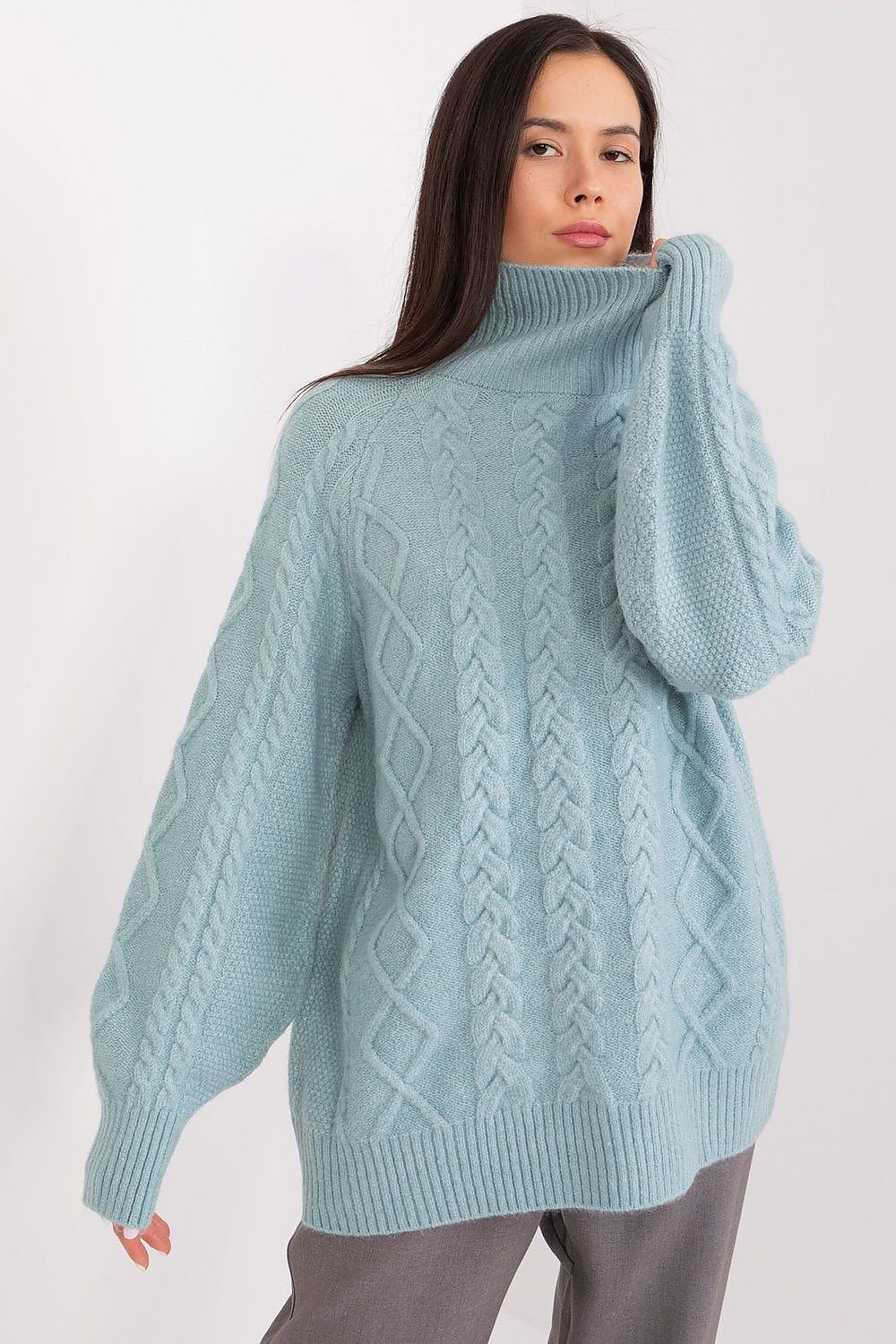 Elevate Your Wardrobe with Our Women’s Plaid Turtleneck Sweater – The Perfect Blend of Casual Comfort and Timeless Elegance