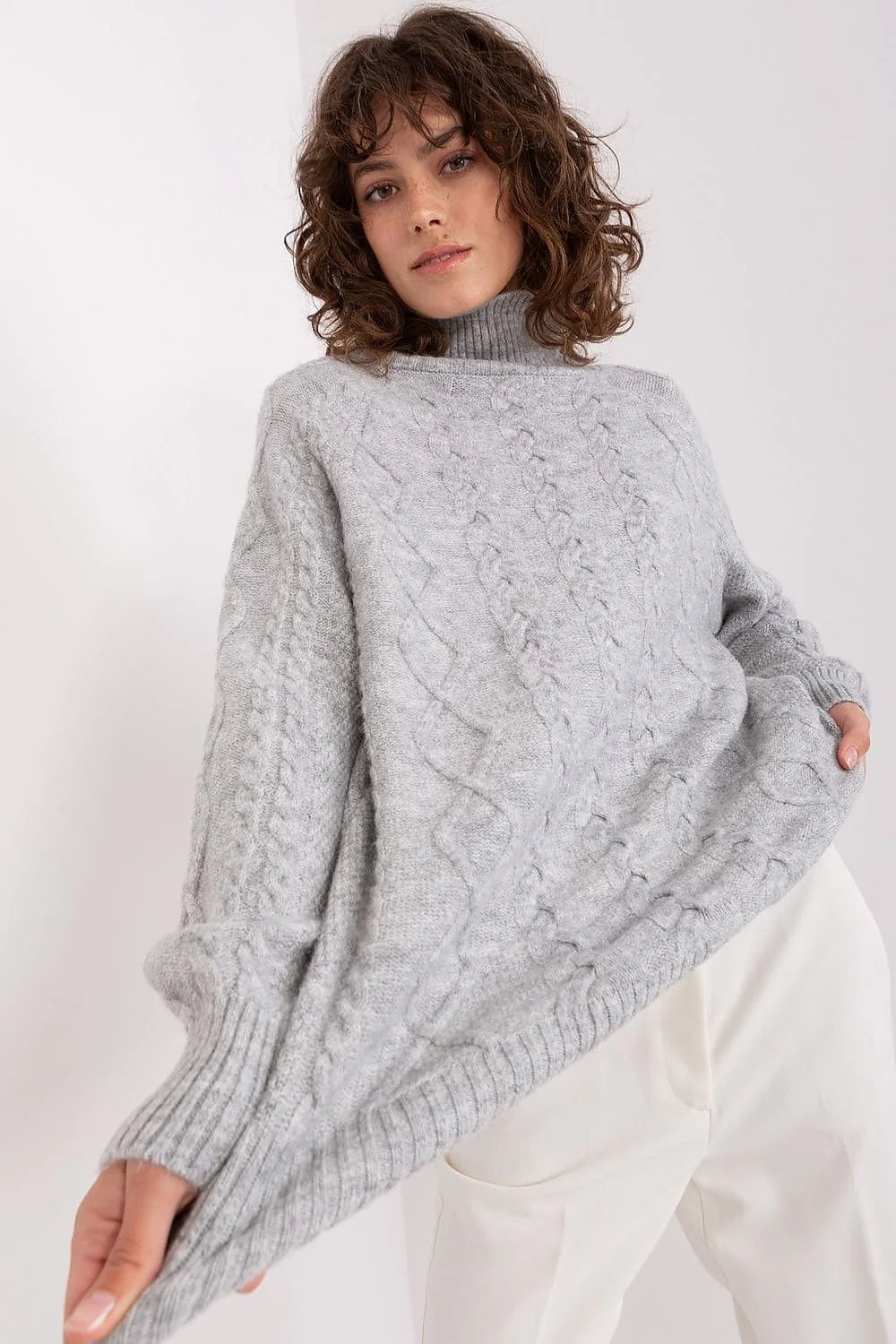 Elevate Your Wardrobe with Our Women’s Plaid Turtleneck Sweater – The Perfect Blend of Casual Comfort and Timeless Elegance