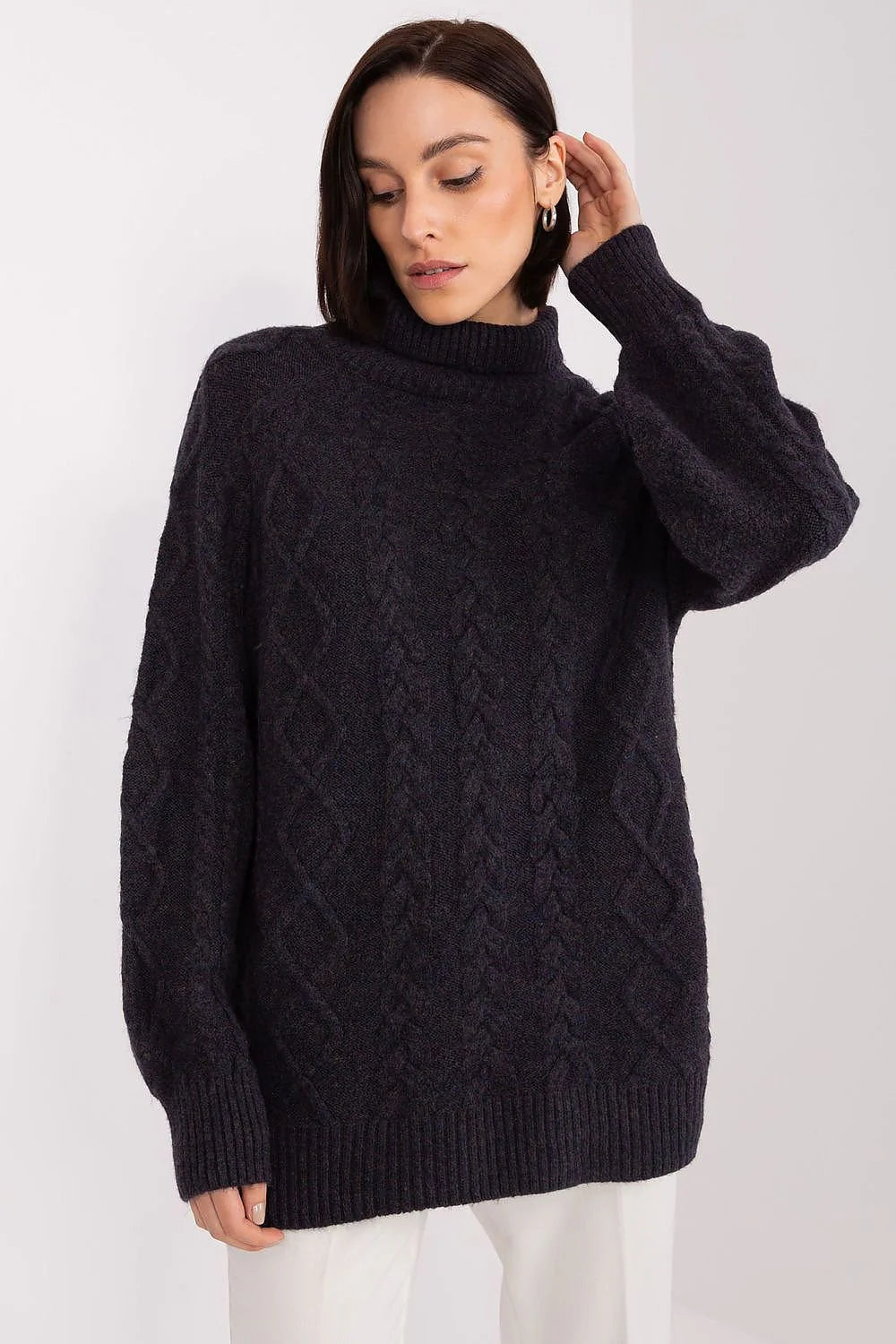 Elevate Your Wardrobe with Our Women’s Plaid Turtleneck Sweater – The Perfect Blend of Casual Comfort and Timeless Elegance