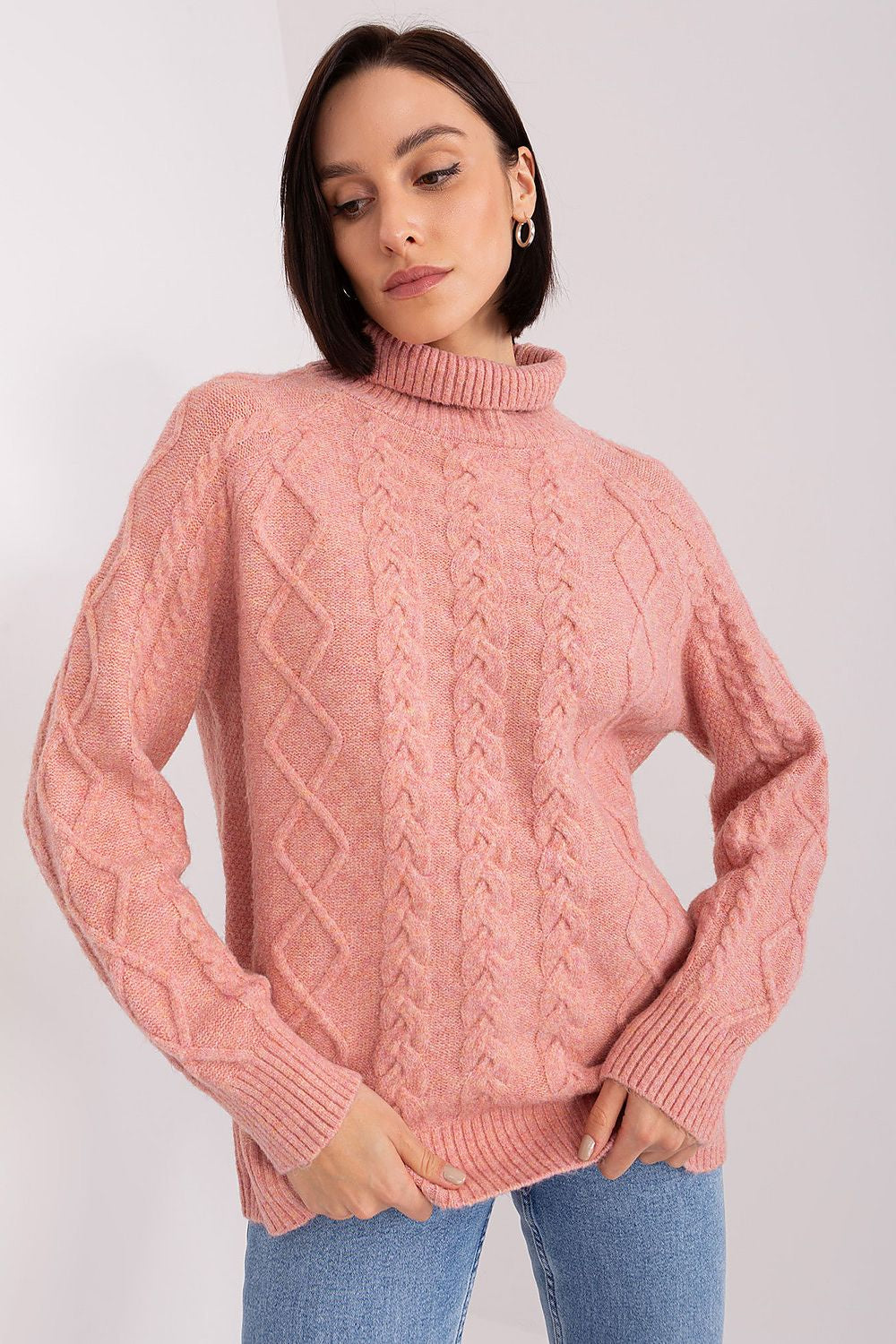 Elevate Your Wardrobe with Our Women’s Plaid Turtleneck Sweater – The Perfect Blend of Casual Comfort and Timeless Elegance