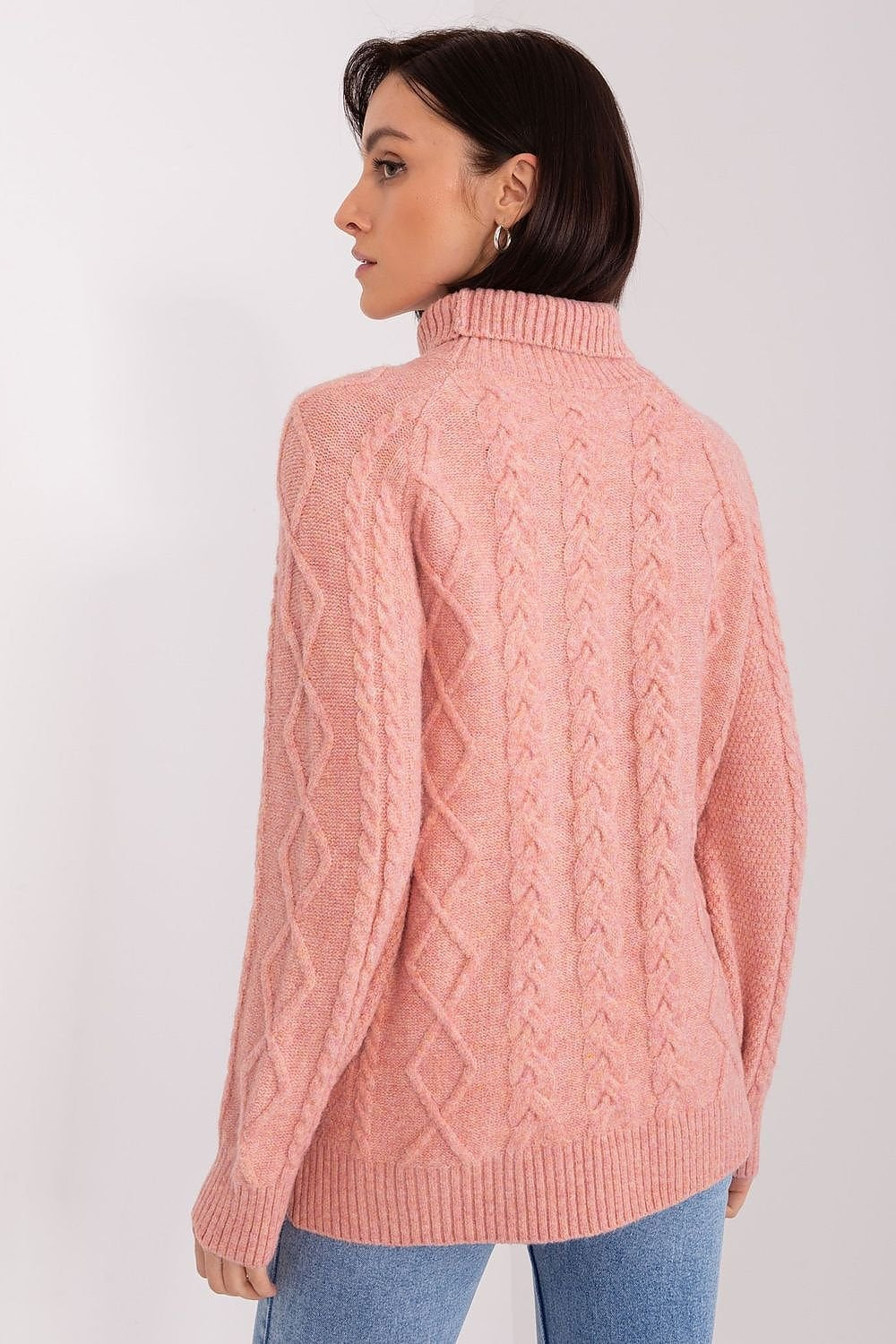 Elevate Your Wardrobe with Our Women’s Plaid Turtleneck Sweater – The Perfect Blend of Casual Comfort and Timeless Elegance