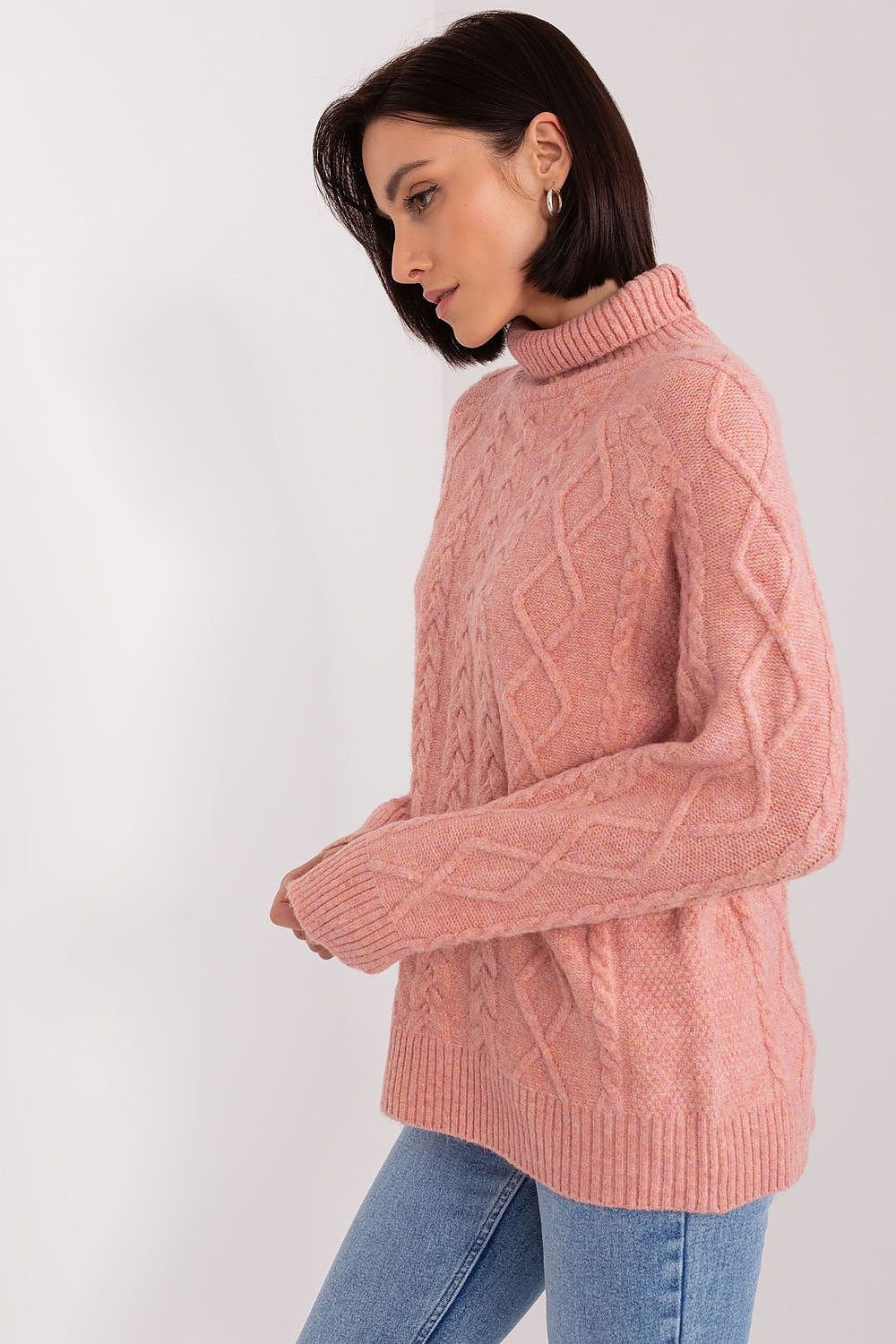Elevate Your Wardrobe with Our Women’s Plaid Turtleneck Sweater – The Perfect Blend of Casual Comfort and Timeless Elegance